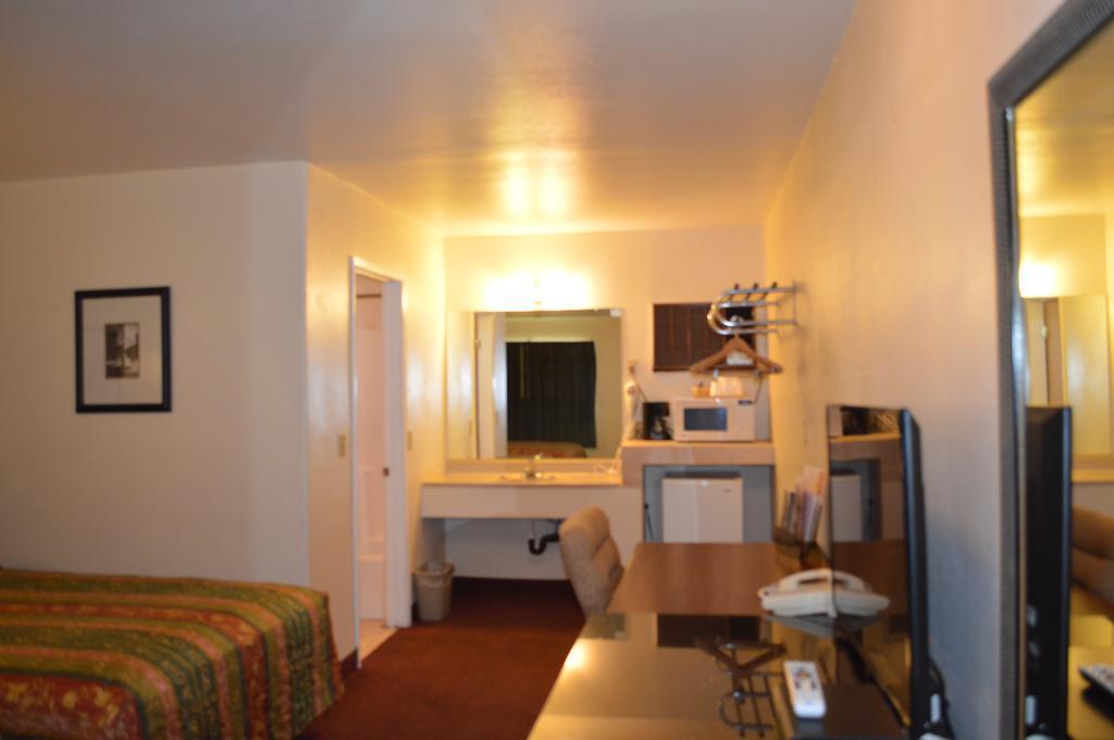 Rodeway Inn & Suites Blythe I-10 Bagian luar foto