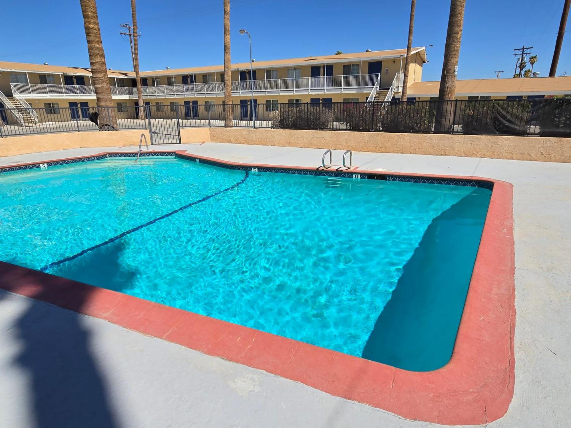 Rodeway Inn & Suites Blythe I-10 Bagian luar foto