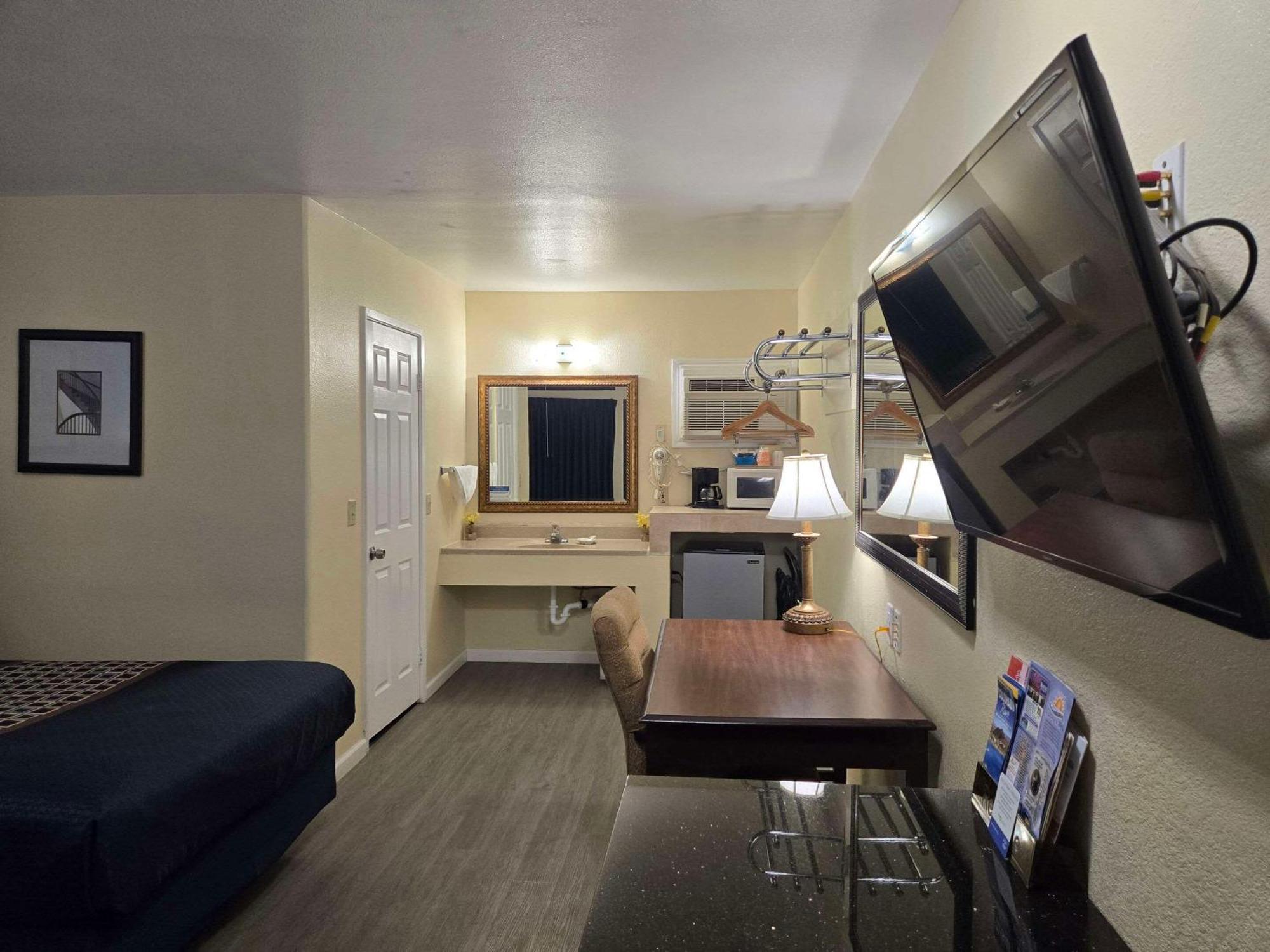 Rodeway Inn & Suites Blythe I-10 Bagian luar foto