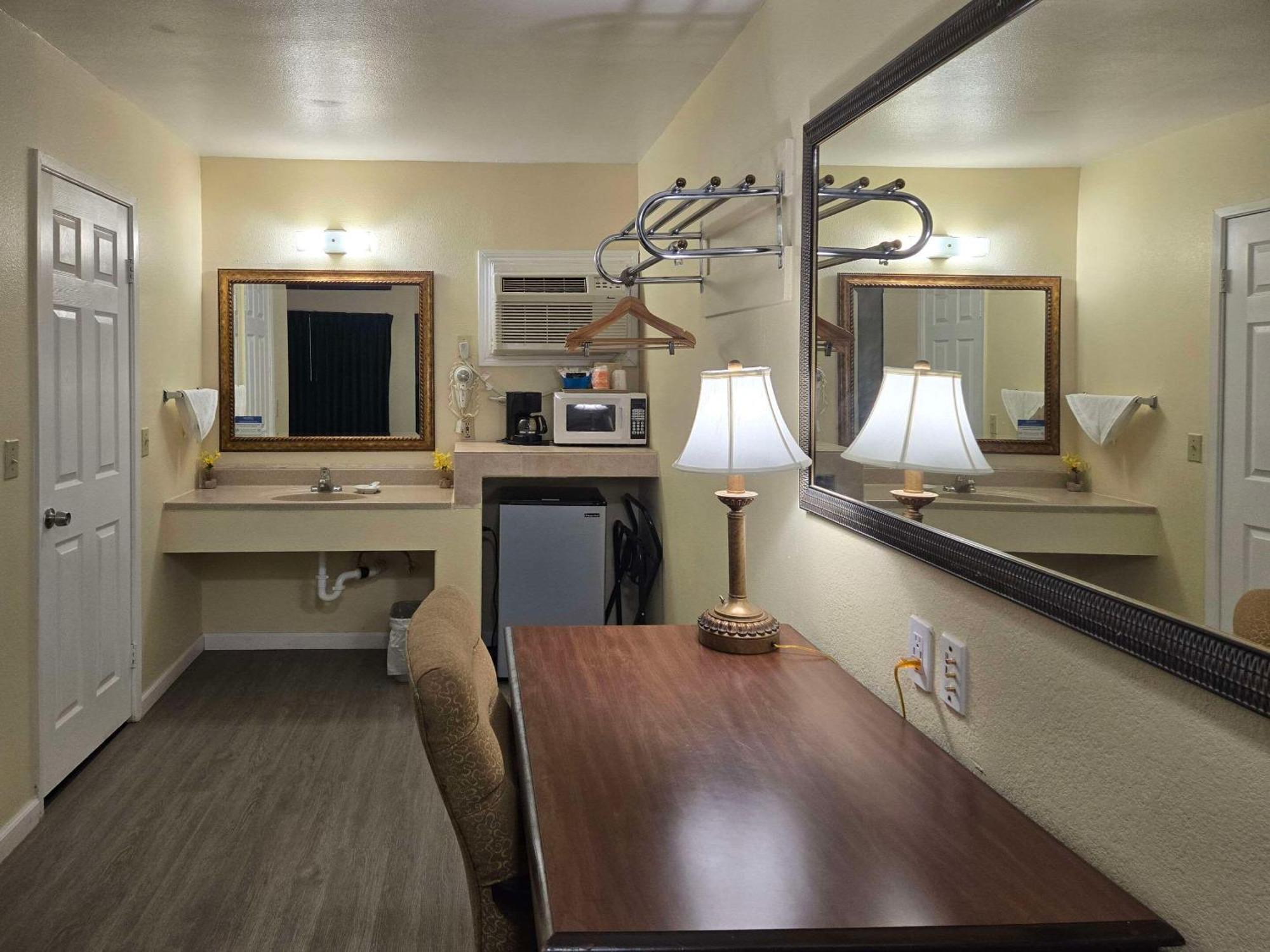 Rodeway Inn & Suites Blythe I-10 Bagian luar foto