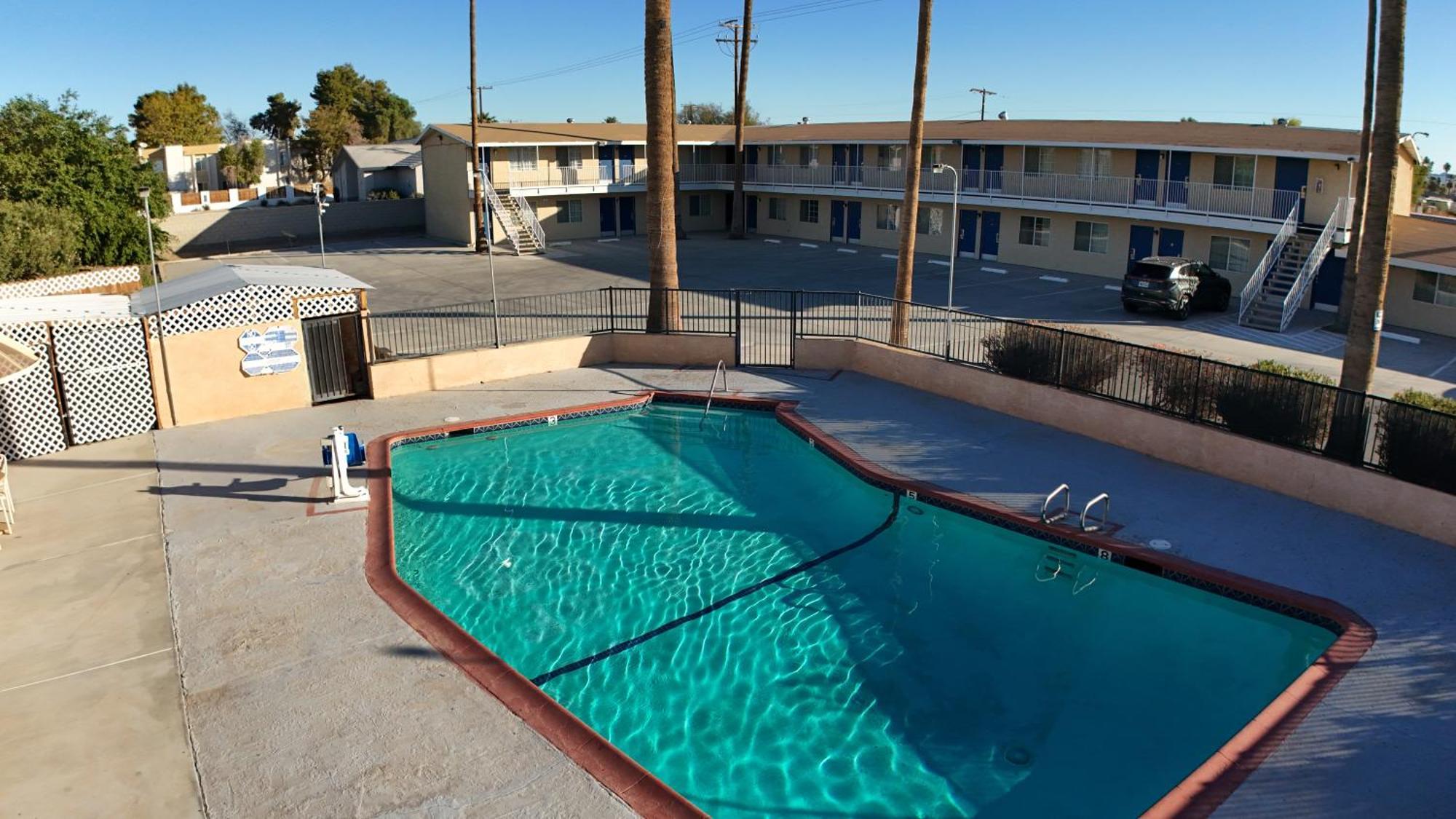 Rodeway Inn & Suites Blythe I-10 Bagian luar foto