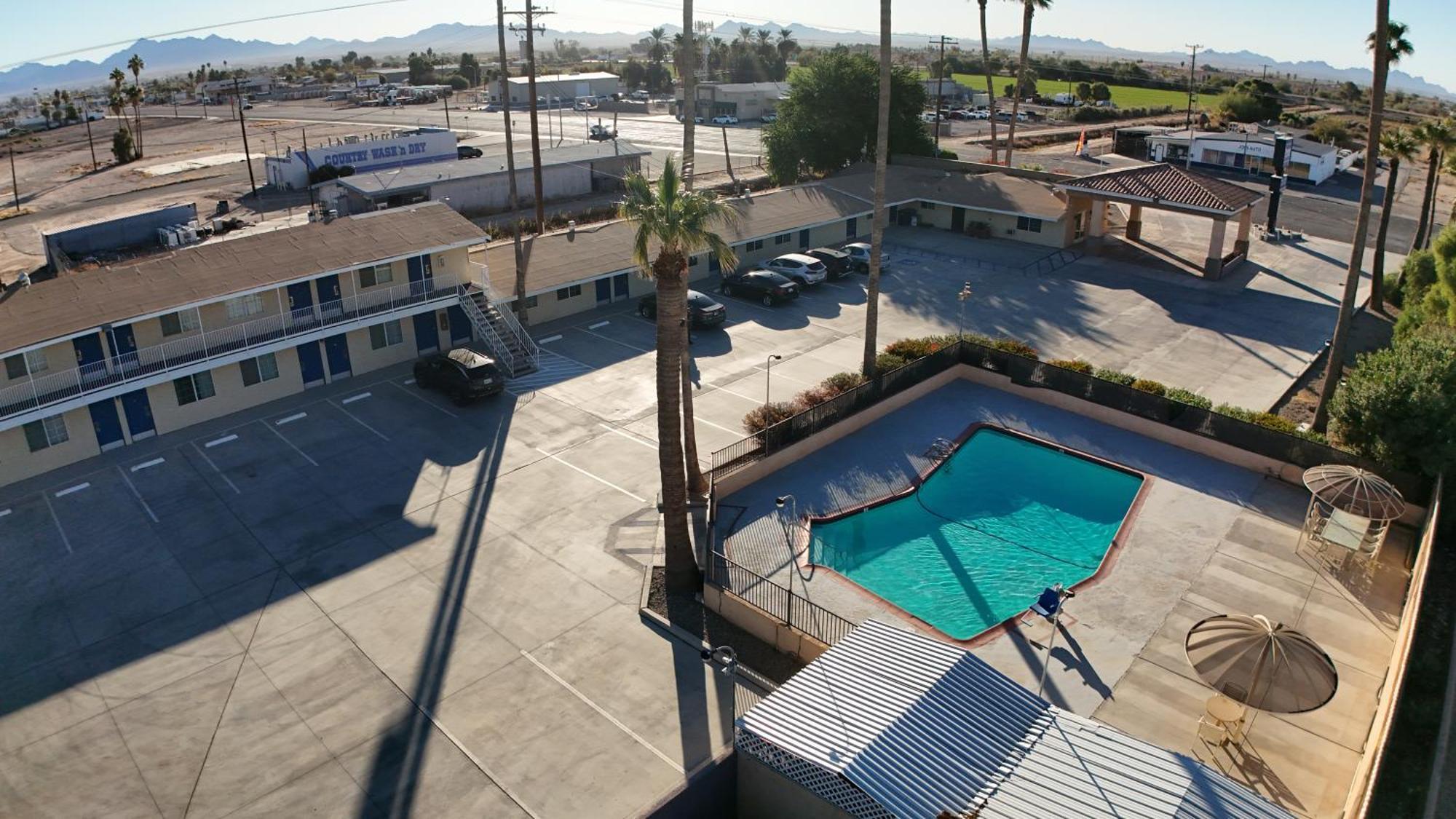 Rodeway Inn & Suites Blythe I-10 Bagian luar foto
